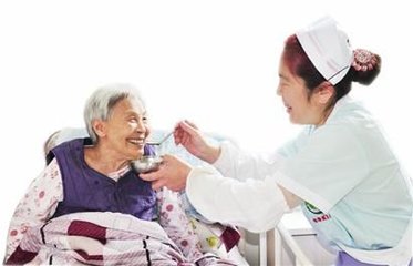 合肥养老院浅谈令人窒息的中国式养老何时才会改变？(图1)